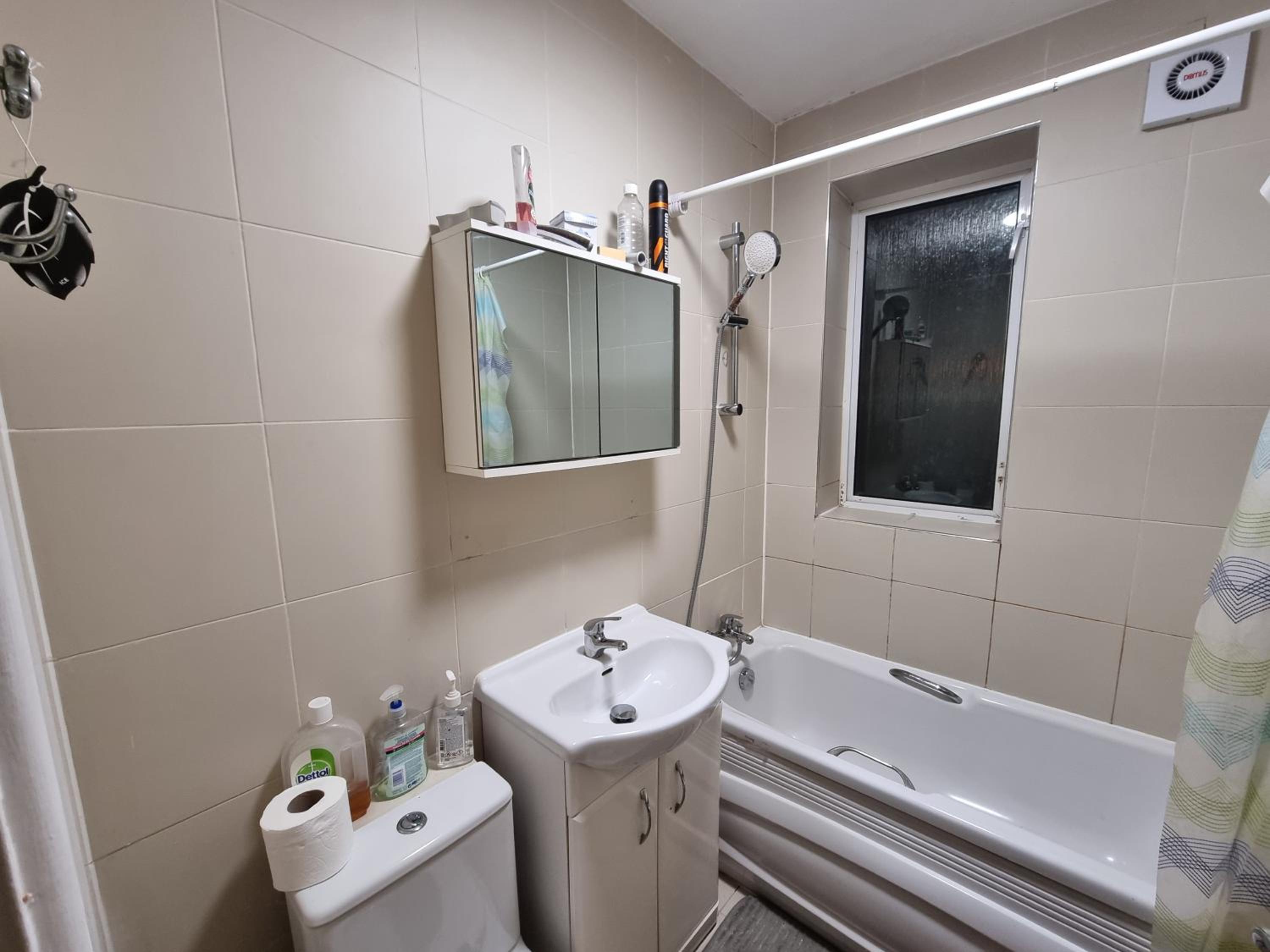 Whole Apartment in City Centre London view 5