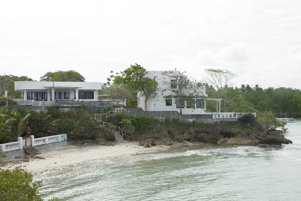 Beachfront Villa with Pool