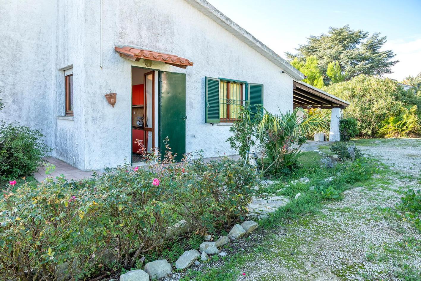 N272 - Numana, meravigliosa villa con giardino e vista mare view 4