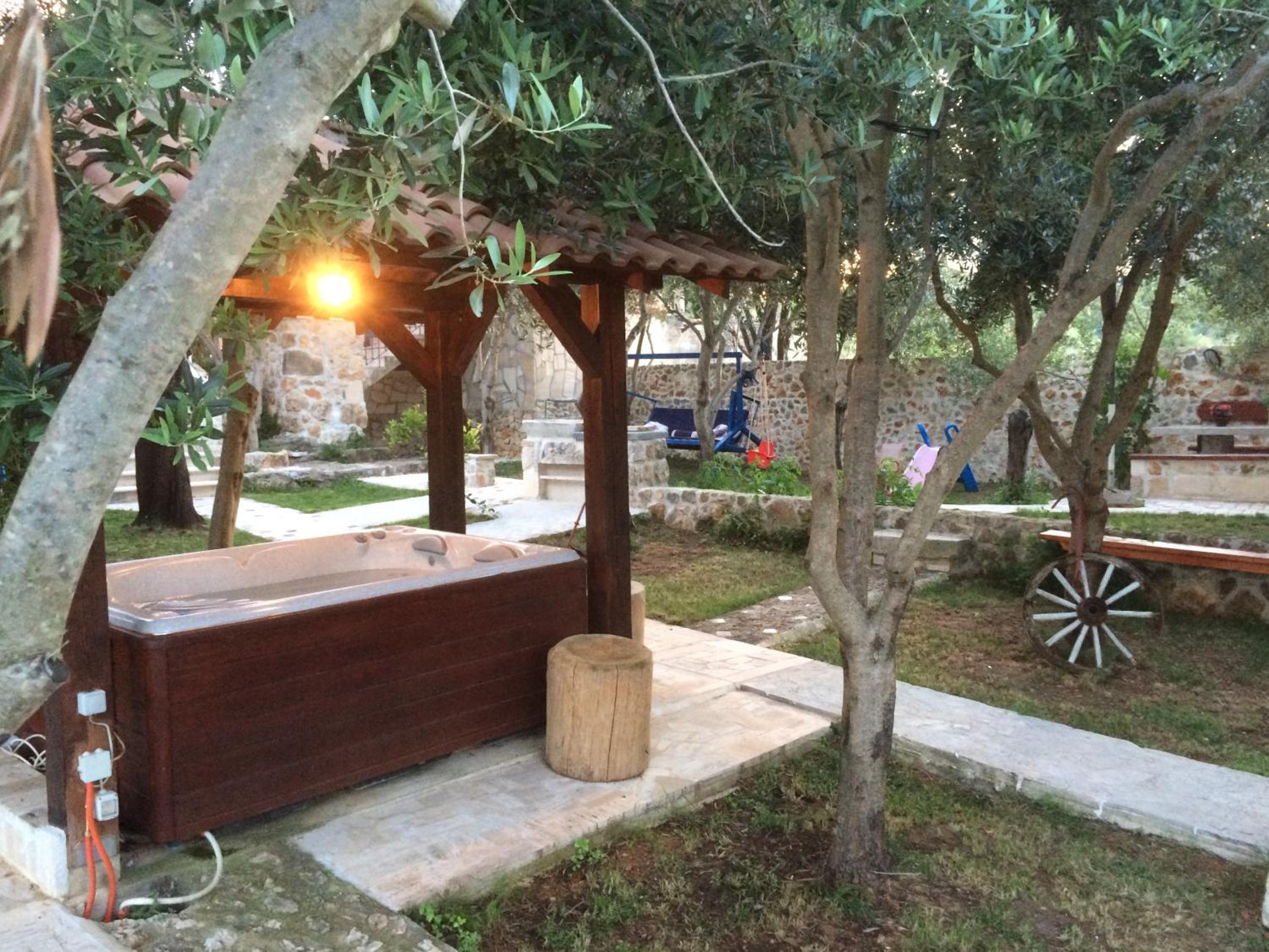 Robinzon house Bongo with pool and jacuzzi