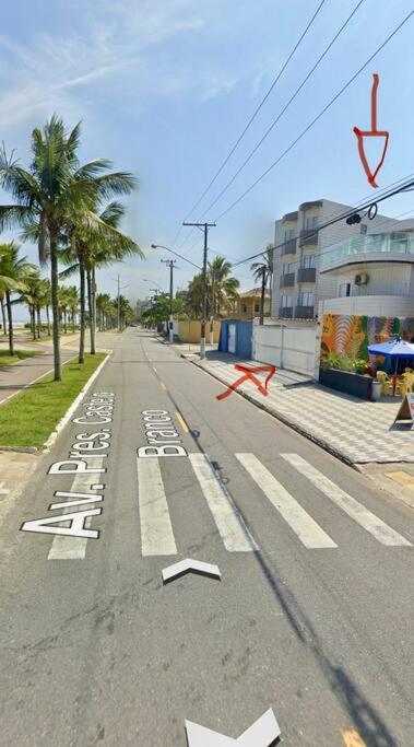 Casa frente pro mar em Praia Grande