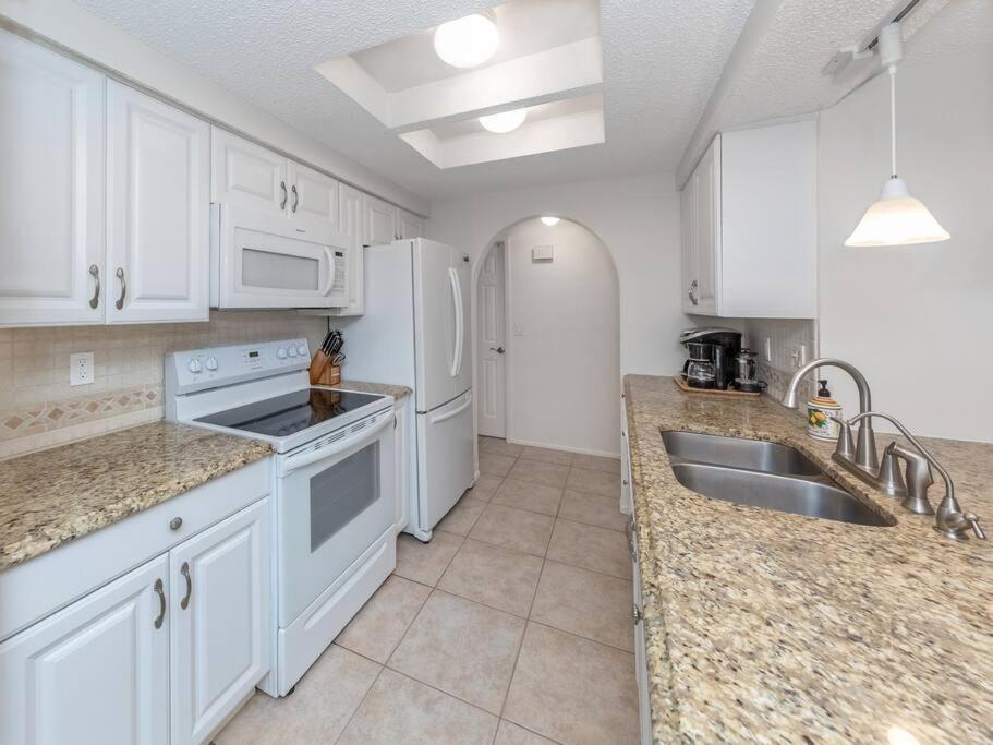 Alligator Escape - Heated pool haven just minutes from Venice beaches view 2