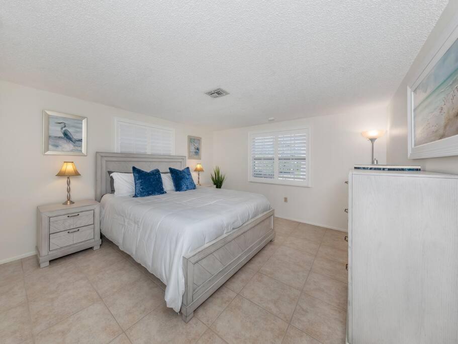 Alligator Escape - Heated pool haven just minutes from Venice beaches view 5
