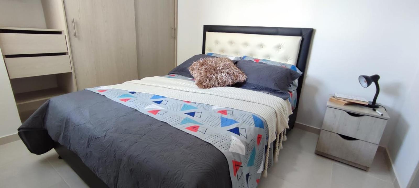 Loft compacto con parqueadero y zona de trabajo