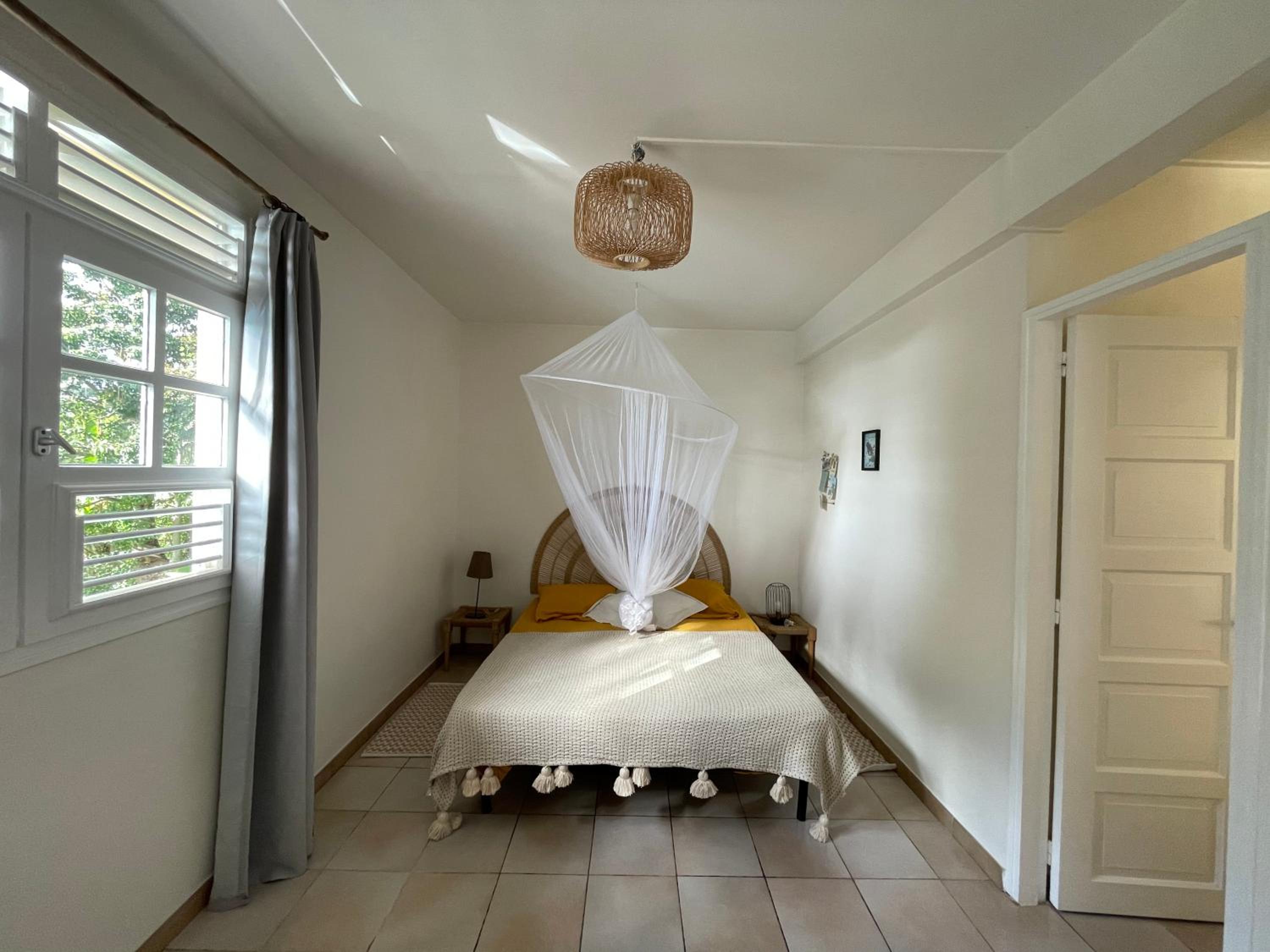 Studio Rez de villa avec piscine