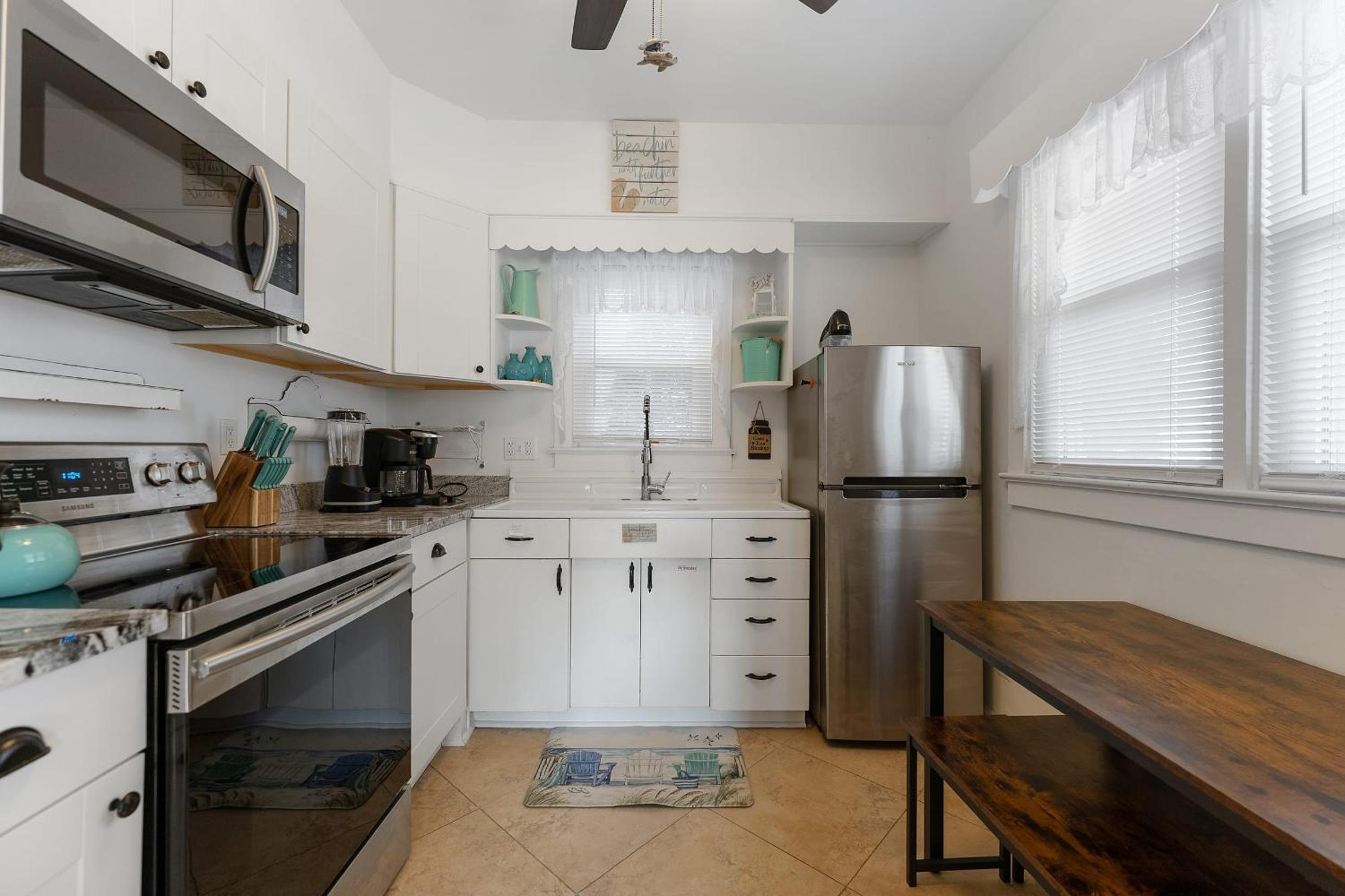 Wildwood Vacations - Cute 2 Bedroom Condo in a Great Location - Property Image 1