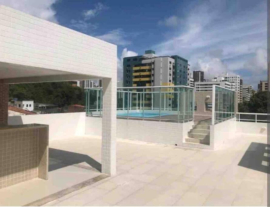 Ótimo apartamento de 2 quartos a 300m da praia