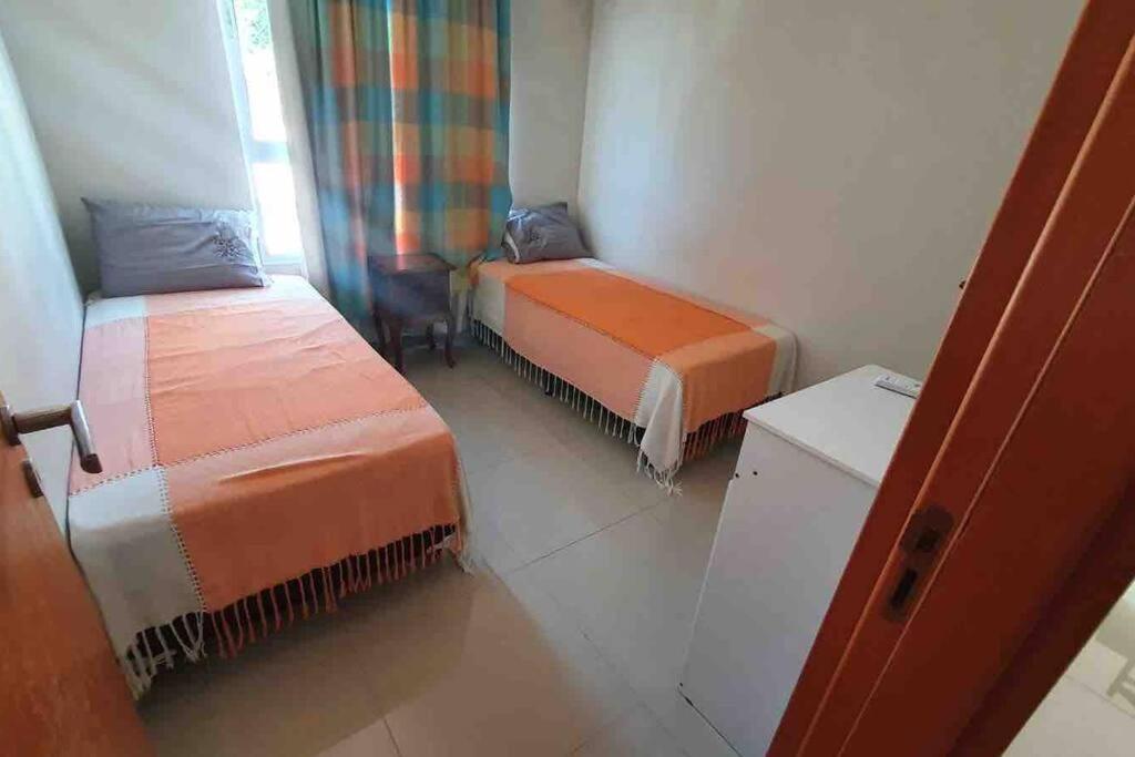 Ótimo apartamento de 2 quartos a 300m da praia