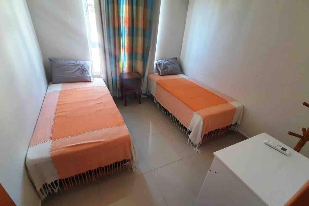 Ótimo apartamento de 2 quartos a 300m da praia