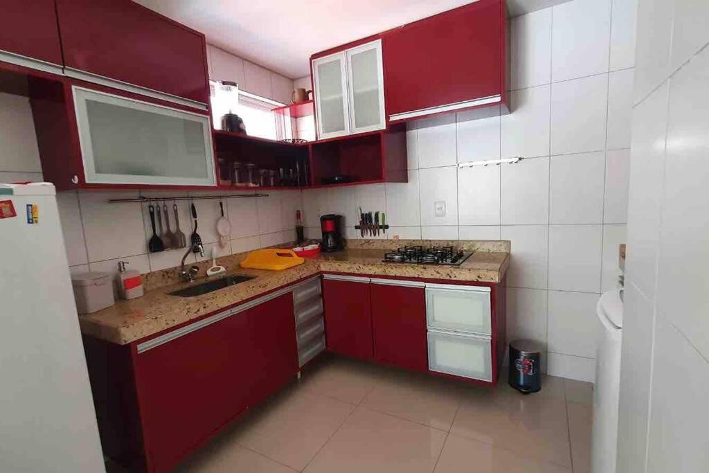 Ótimo apartamento de 2 quartos a 300m da praia