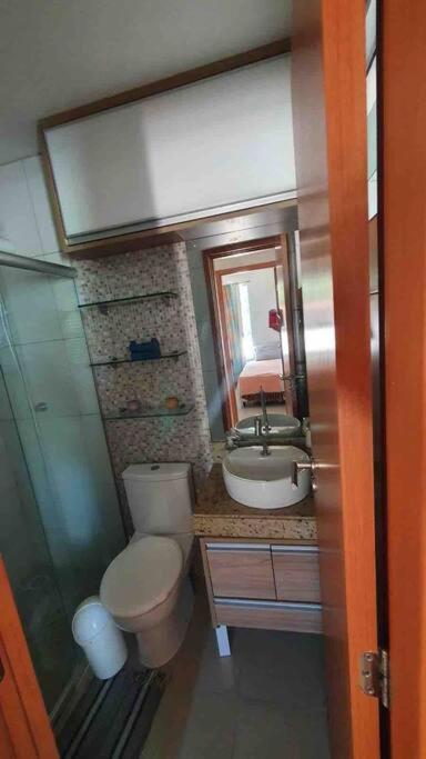 Ótimo apartamento de 2 quartos a 300m da praia