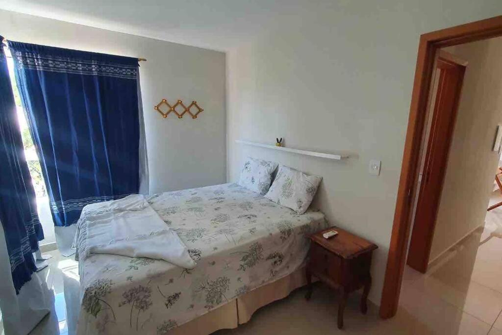Ótimo apartamento de 2 quartos a 300m da praia