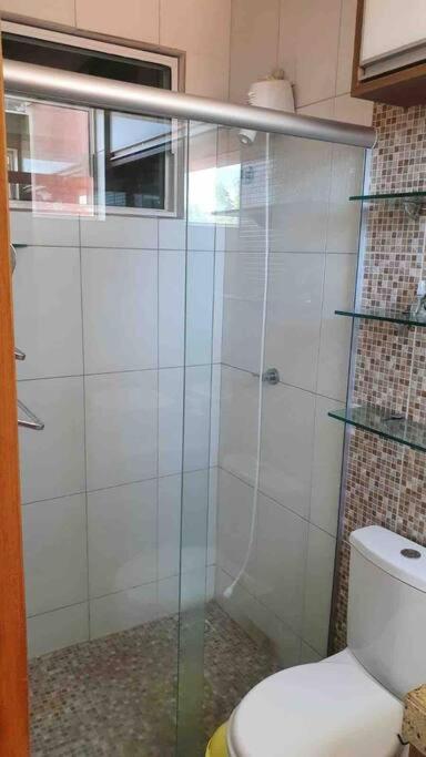 Ótimo apartamento de 2 quartos a 300m da praia