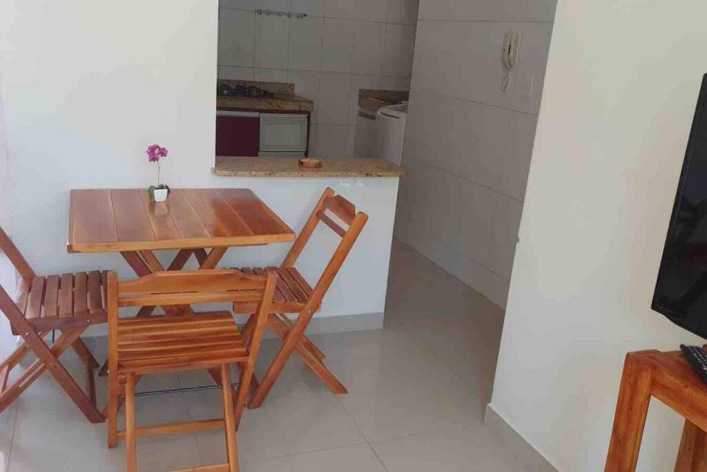 Ótimo apartamento de 2 quartos a 300m da praia