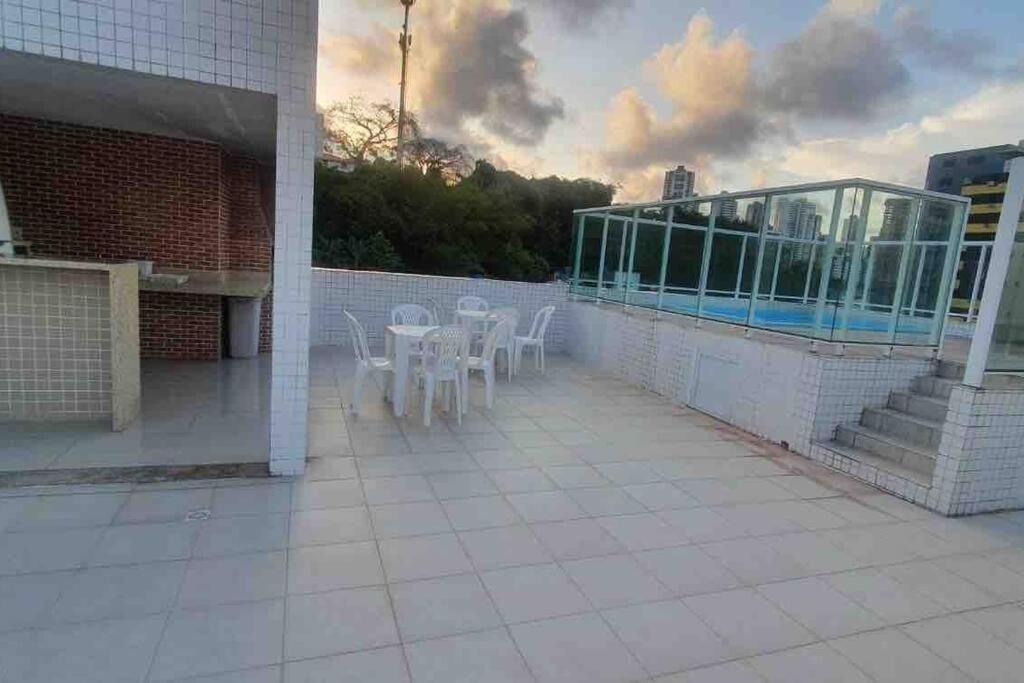 Ótimo apartamento de 2 quartos a 300m da praia