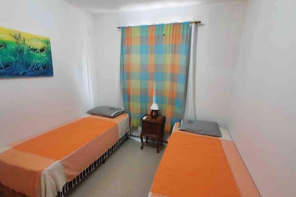 Ótimo apartamento de 2 quartos a 300m da praia