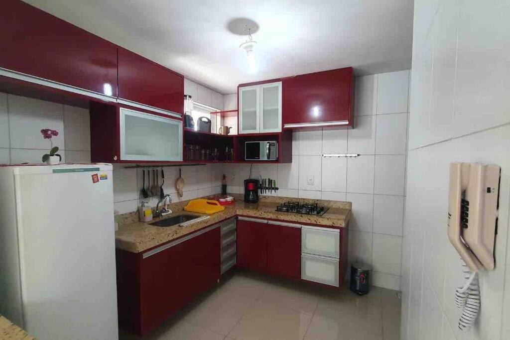 Ótimo apartamento de 2 quartos a 300m da praia
