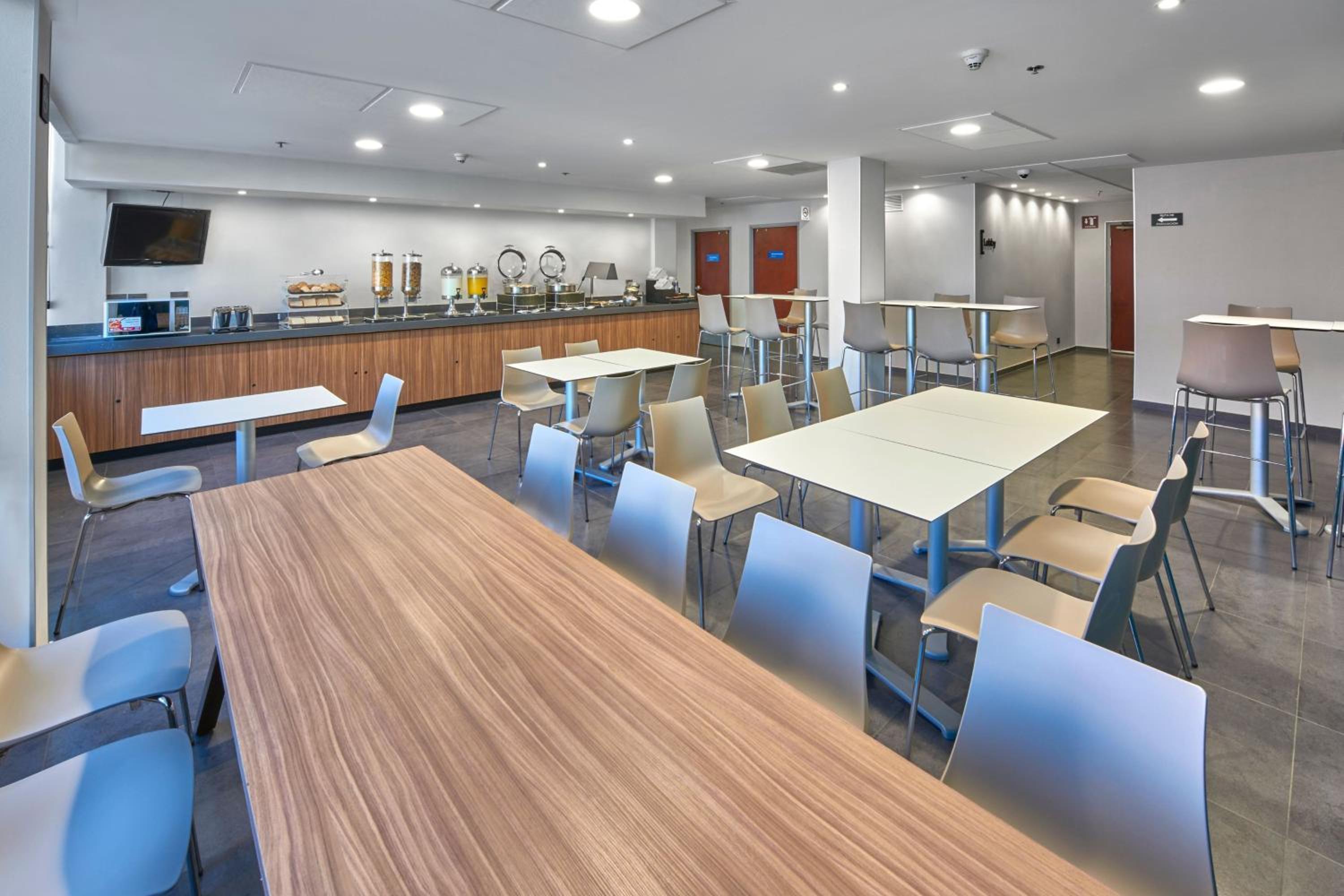 Torreon Vacations - City Express by Marriott Torreon - Property Image 4