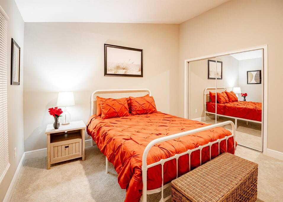 6 BEDROOMs - Walk to Beach - Garages view 3