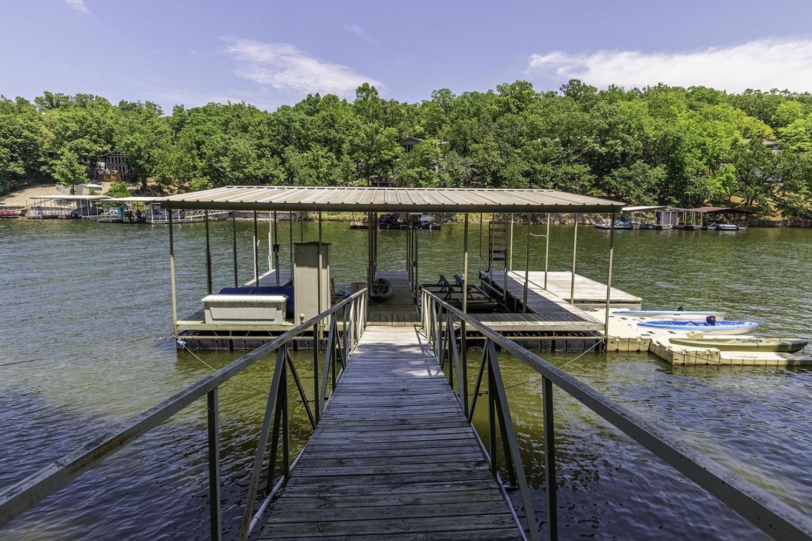 6bedrooms, ramp boat dock slips water toys, nice cove area view 2
