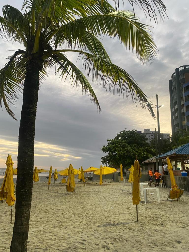 Kitnet Centro Mongaguá Beira Mar - com garagem