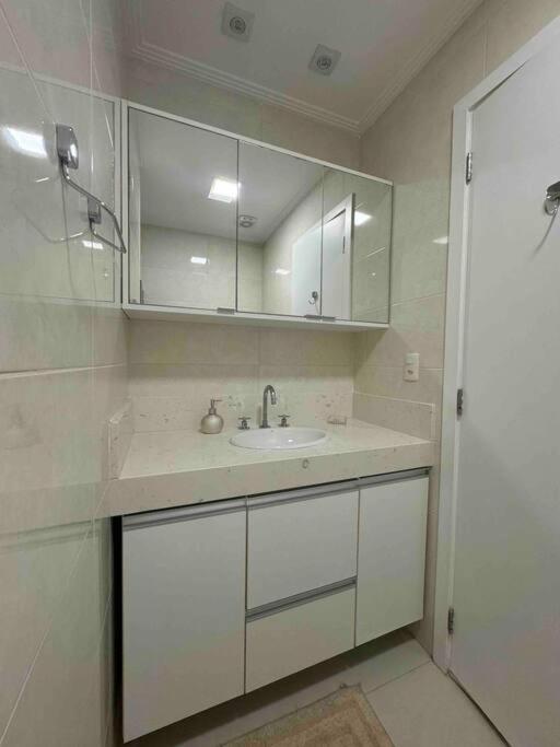 Apartamento 01 quadra da praia - LUXO Praiamar Residence