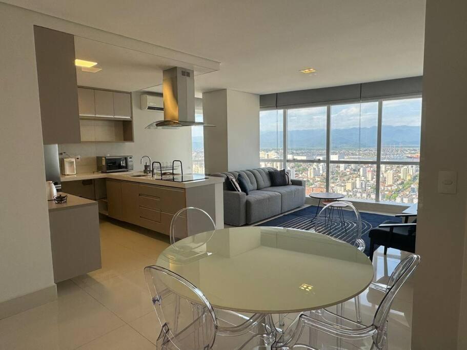 Apartamento 01 quadra da praia - LUXO Praiamar Residence
