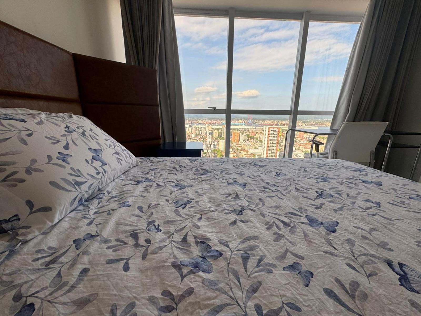 Apartamento 01 quadra da praia - LUXO Praiamar Residence