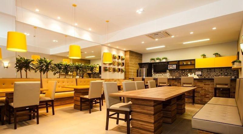 Apartamento 01 quadra da praia - LUXO Praiamar Residence