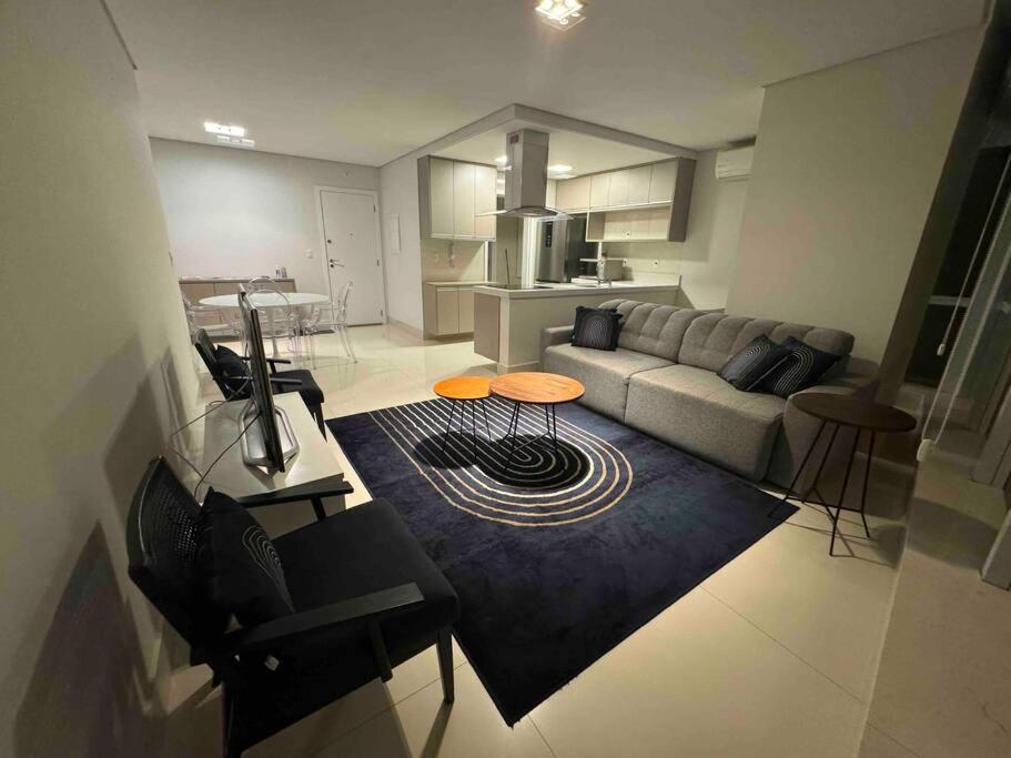 Apartamento 01 quadra da praia - LUXO Praiamar Residence