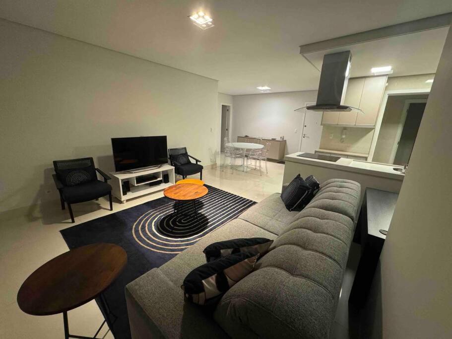 Apartamento 01 quadra da praia - LUXO Praiamar Residence
