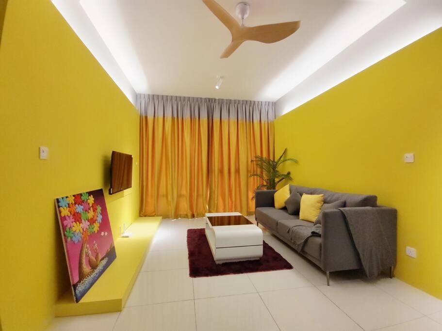 Southkey Mosaic 3BR, 1-7Pax Mid Valley View