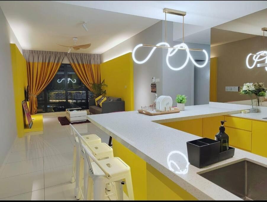 Southkey Mosaic 3BR, 1-7Pax Mid Valley View