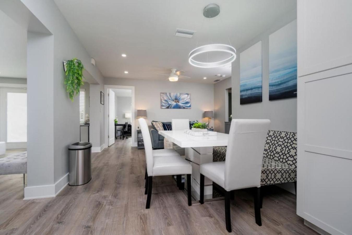 Villa Capri-Waterfront- Free Amenities-Heated Pool-Beach and Fishing Gear