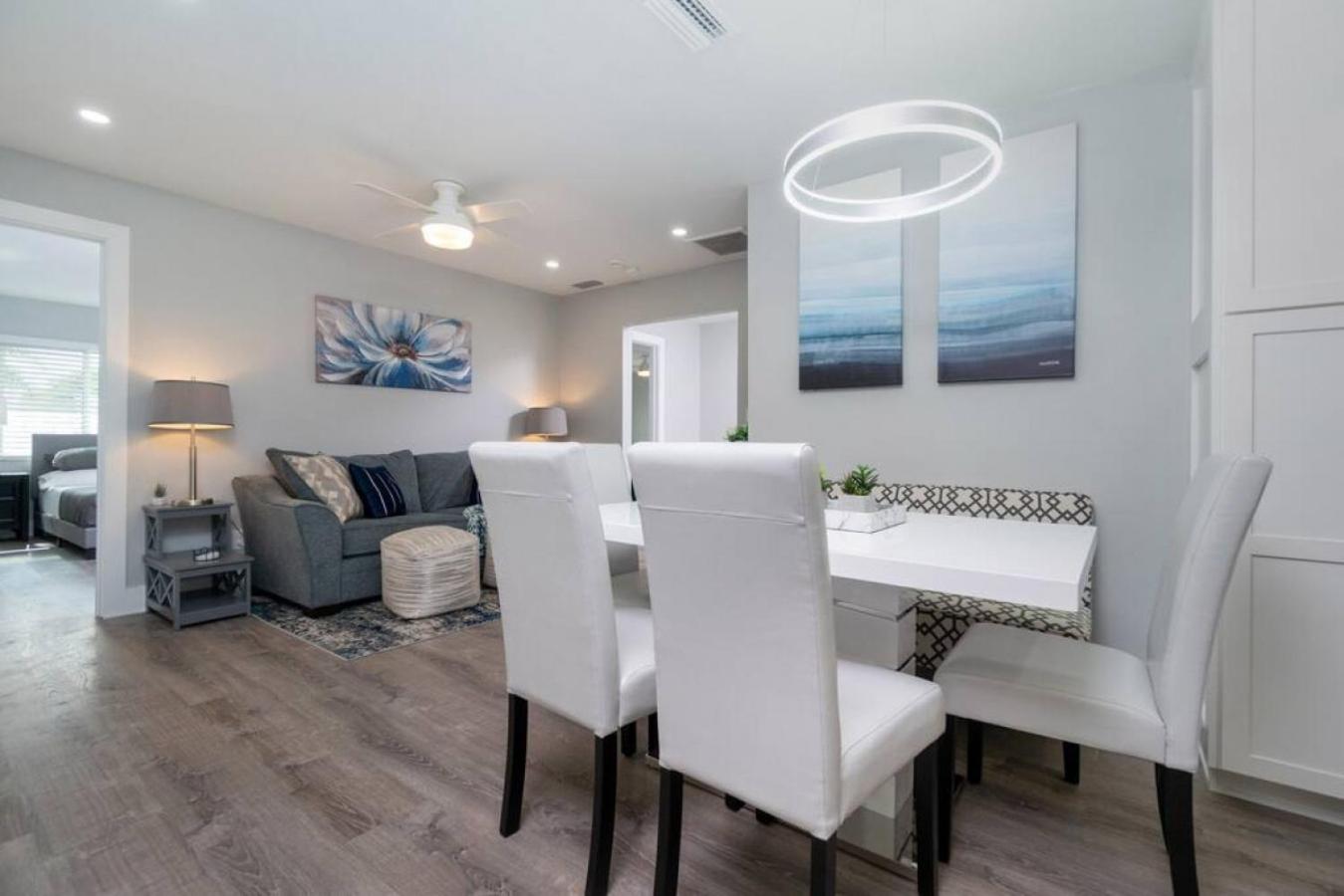 Villa Capri-Waterfront- Free Amenities-Heated Pool-Beach and Fishing Gear