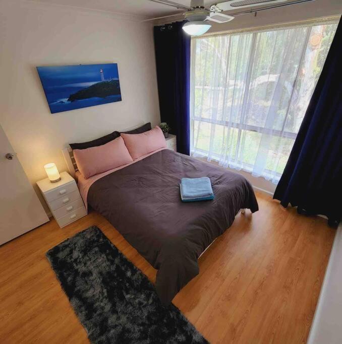 3BR Modern Lakeside Escape, Beach & Park Views