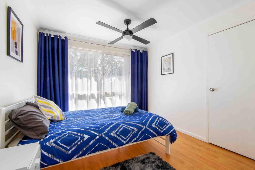 3BR Modern Lakeside Escape, Beach & Park Views