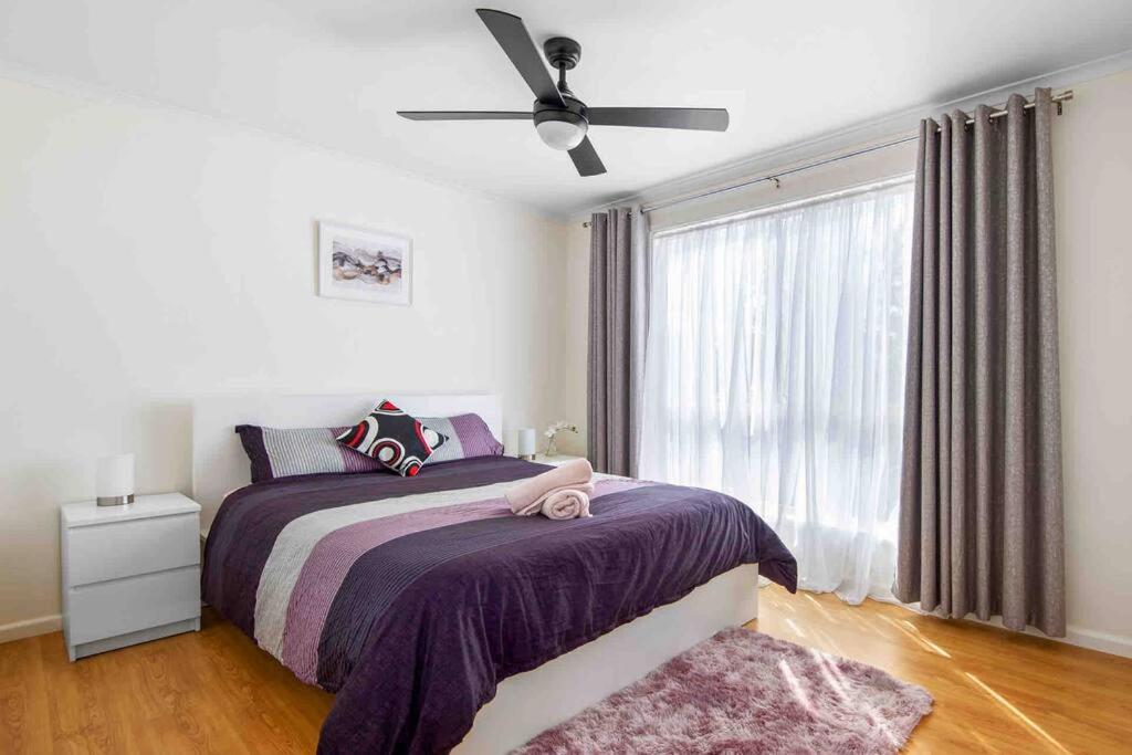 3BR Modern Lakeside Escape, Beach & Park Views