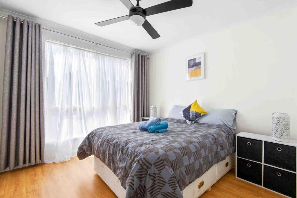3BR Modern Lakeside Escape, Beach & Park Views