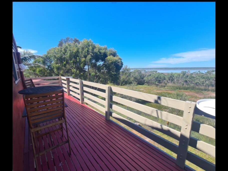 3BR Modern Lakeside Escape, Beach & Park Views