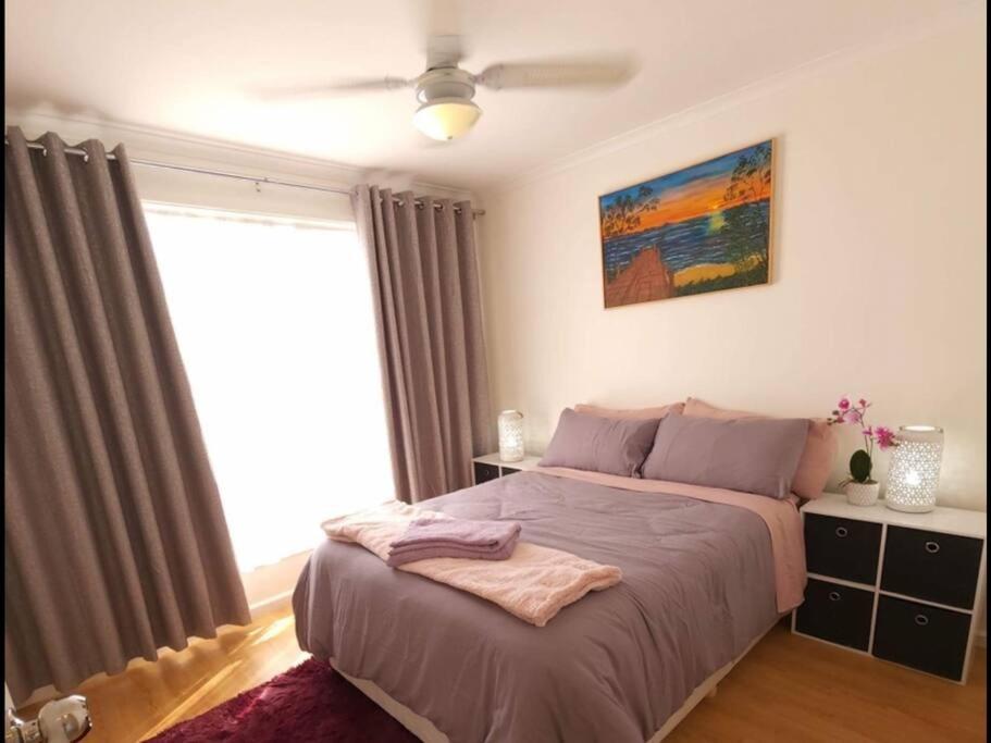 3BR Modern Lakeside Escape, Beach & Park Views