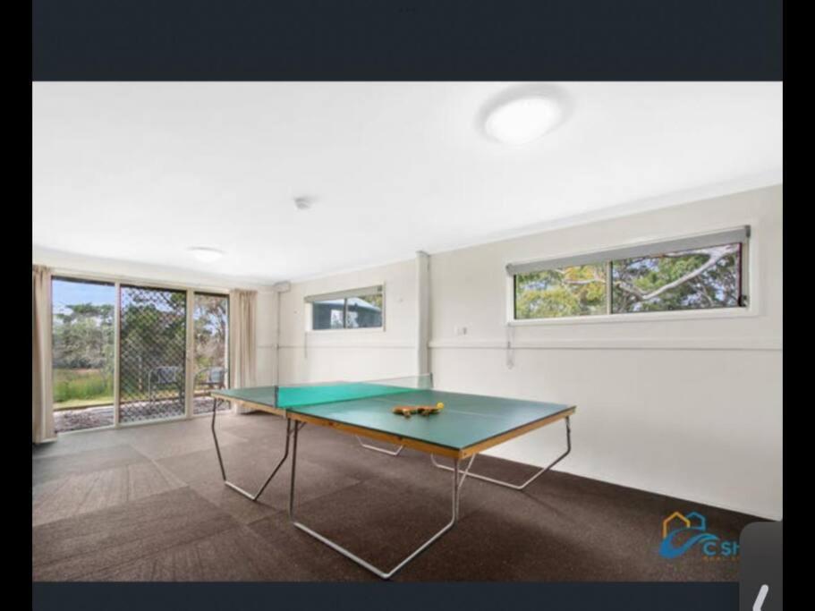 3BR Modern Lakeside Escape, Beach & Park Views