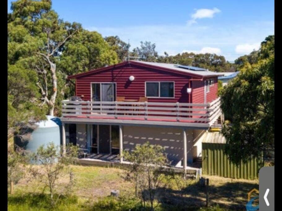 3BR Modern Lakeside Escape, Beach & Park Views