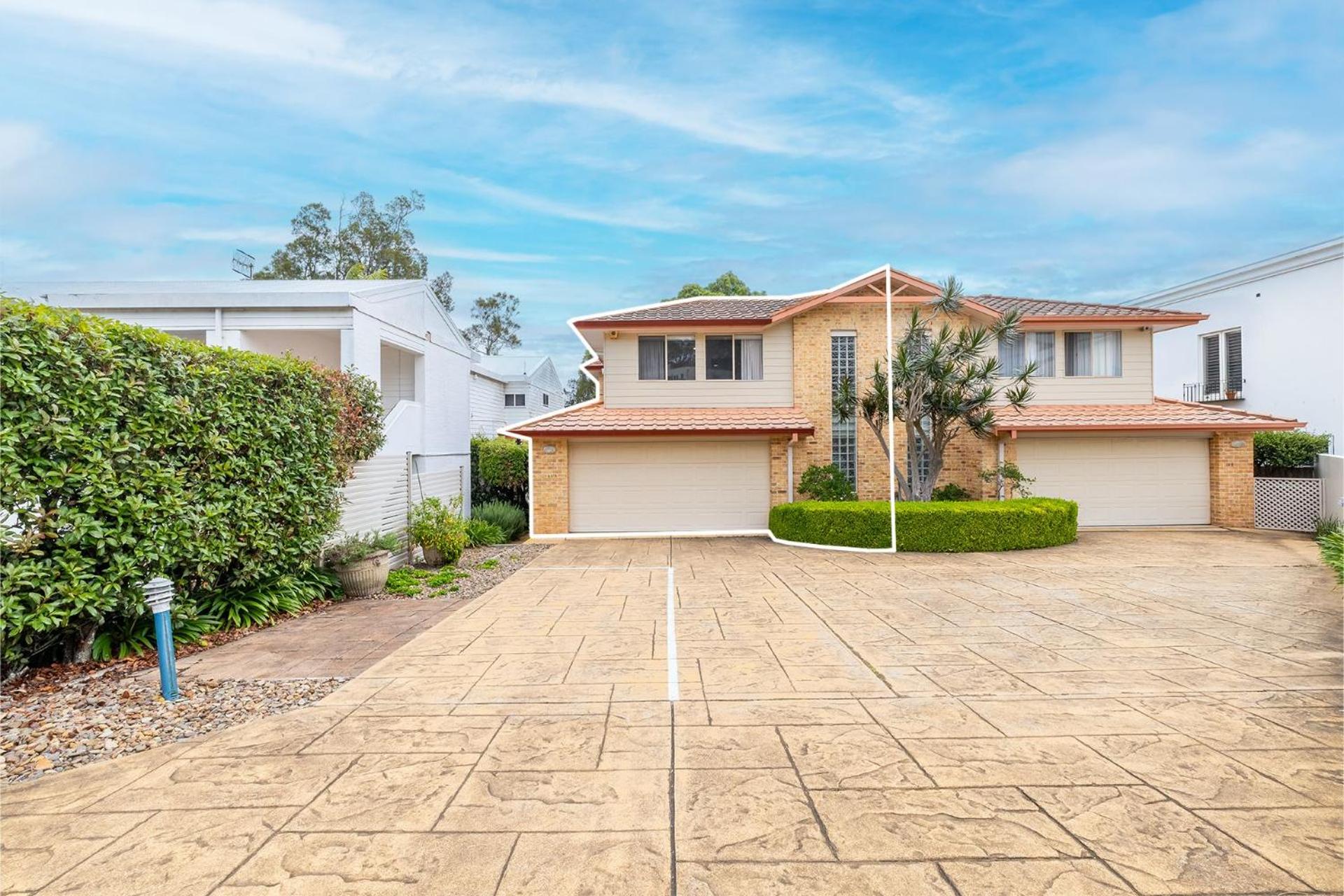 Danalene, 44a Danalene Pde - stunning waterfront property with Air Con, WI-FI, Double Lock Up Garage & Boat Parking