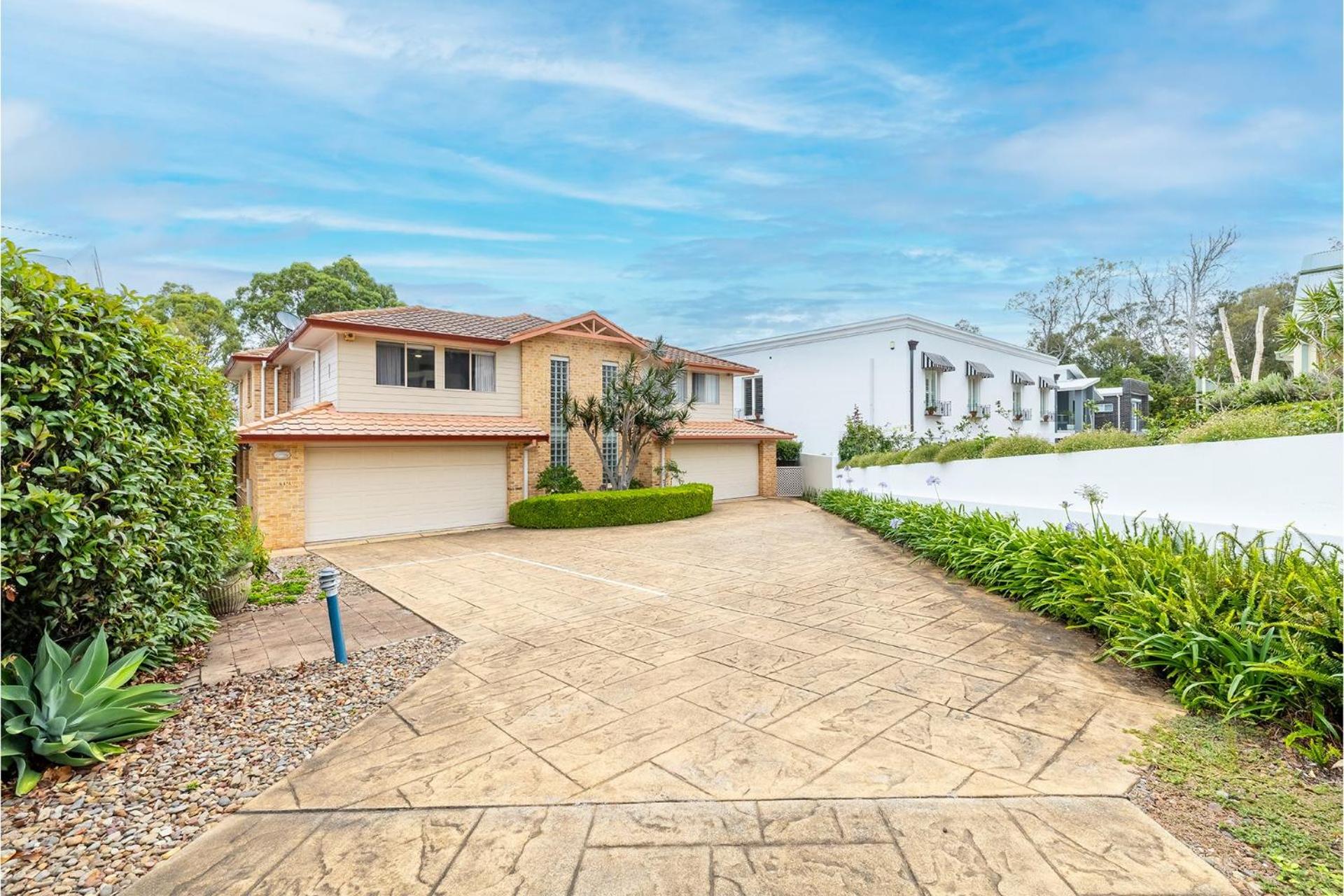 Danalene, 44a Danalene Pde - stunning waterfront property with Air Con, WI-FI, Double Lock Up Garage & Boat Parking