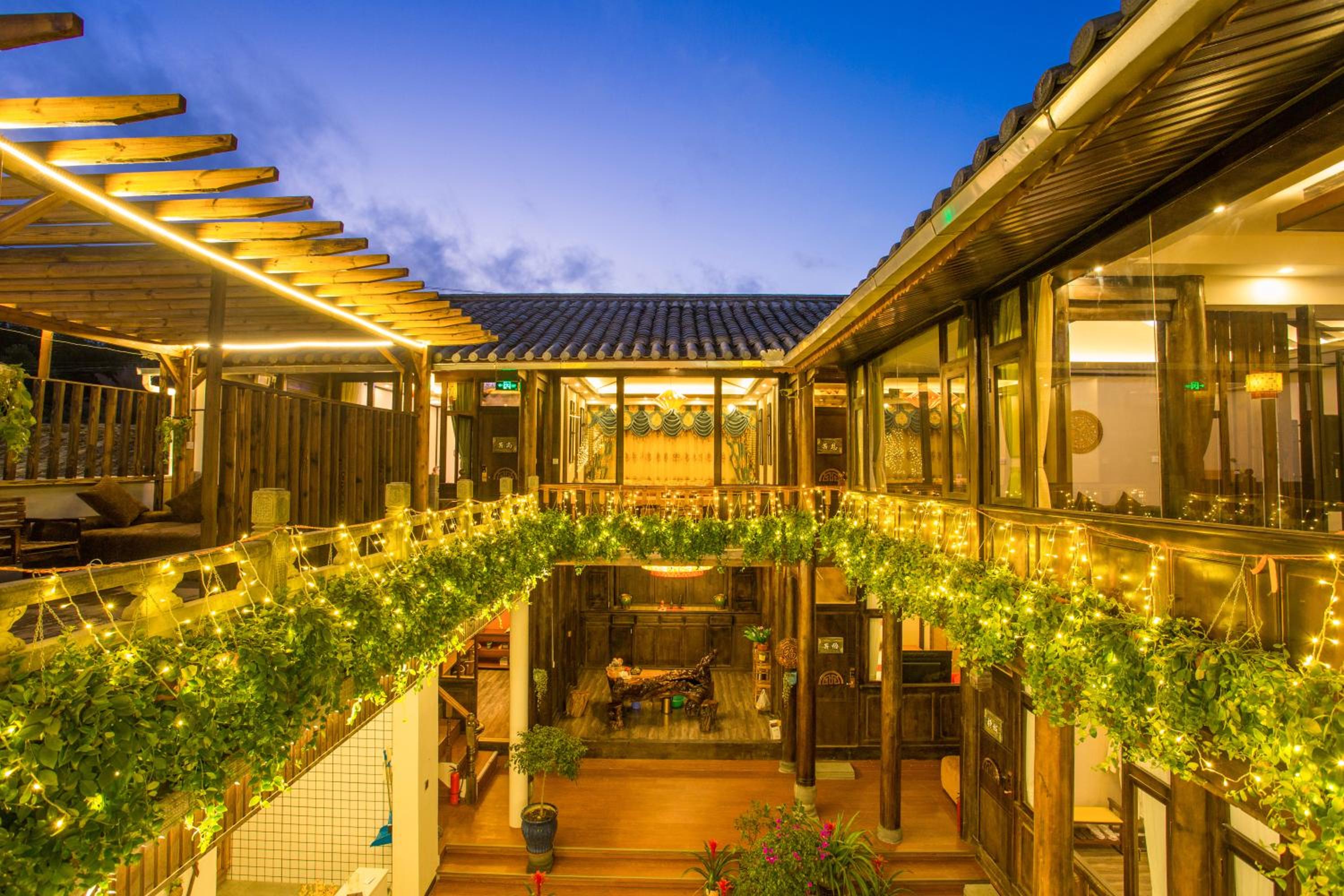 Tengchong Old Town Peace Inn