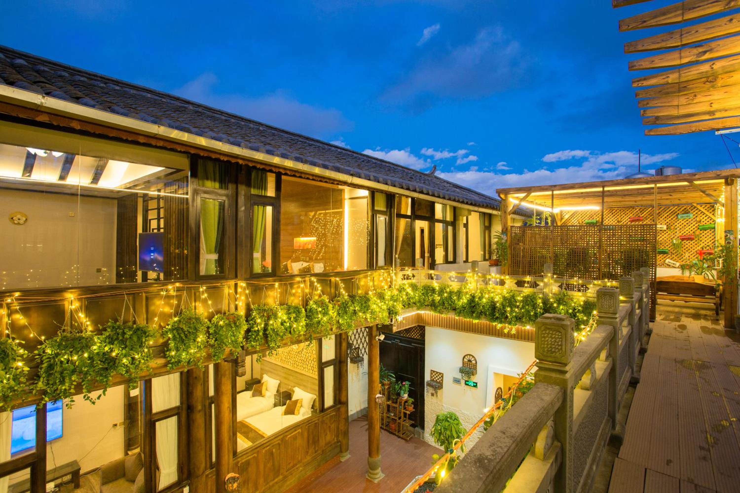 Tengchong Old Town Peace Inn