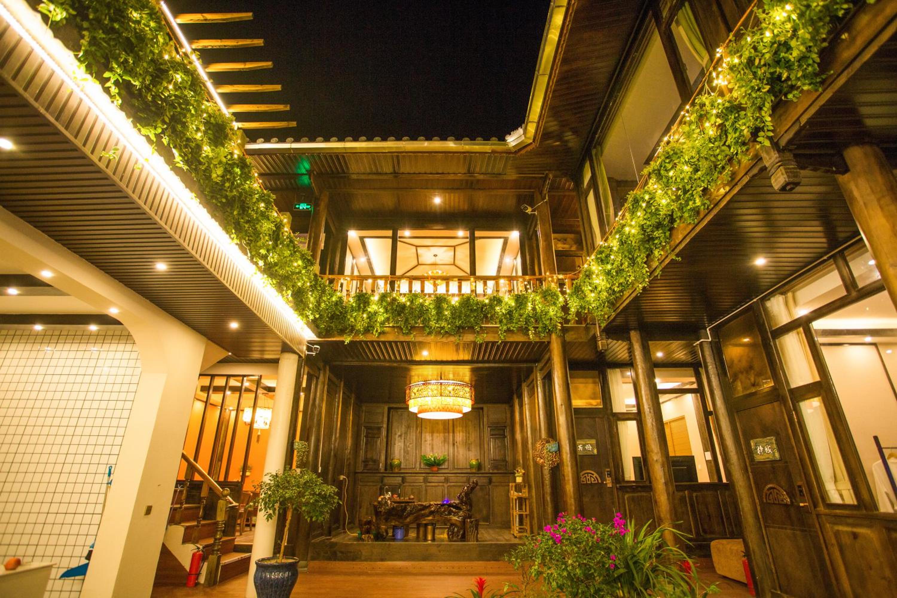 Tengchong Old Town Peace Inn
