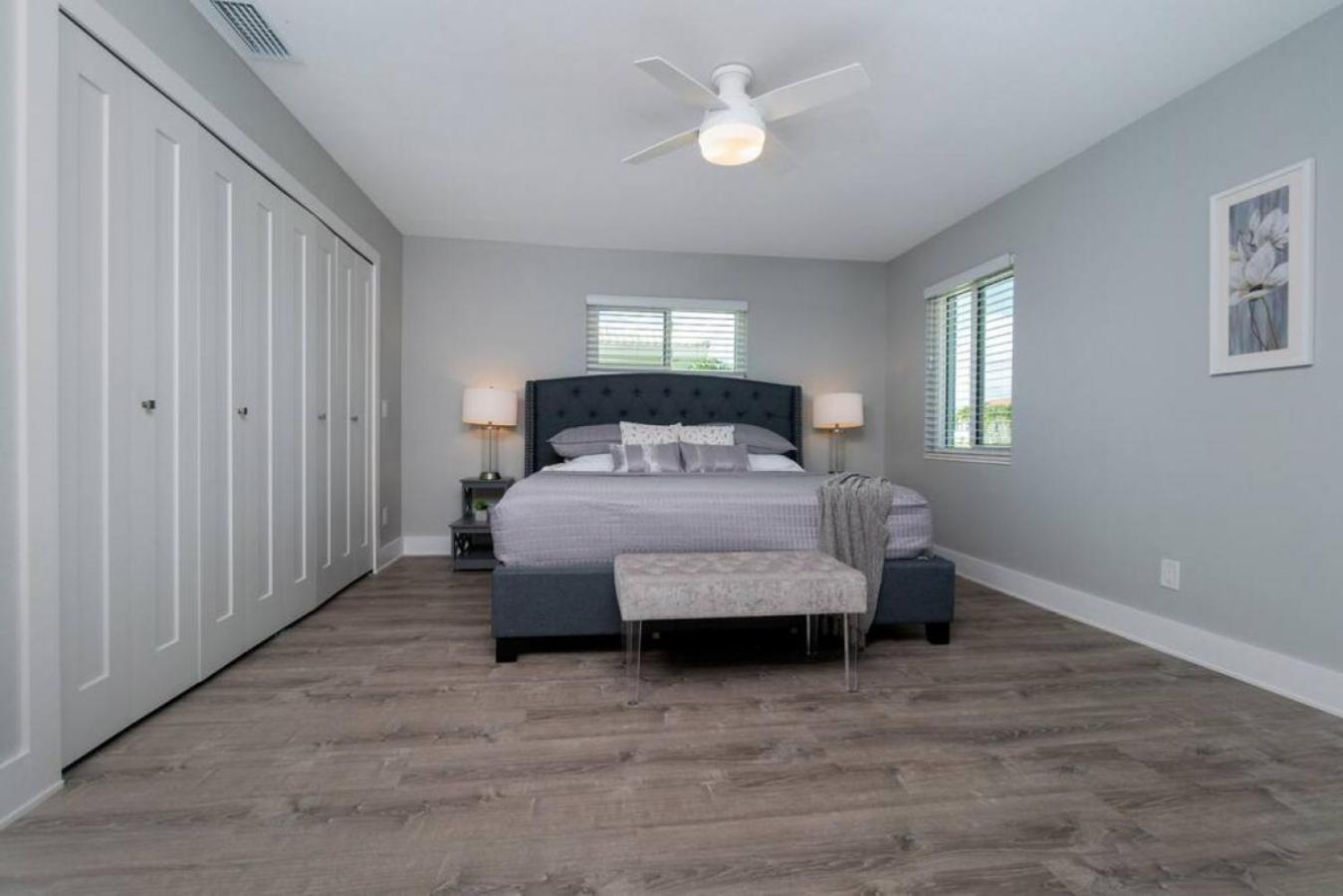 Villa Capri-Waterfront- Free Amenities-Heated Pool-Beach and Fishing Gear