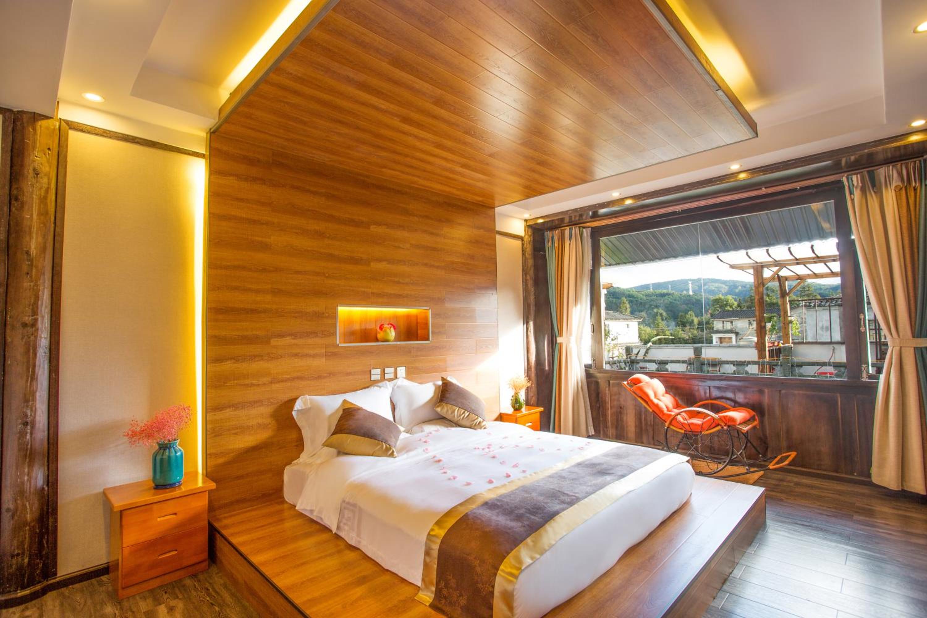 Tengchong Old Town Peace Inn
